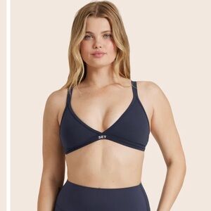 Set Active Airluxe Breathe Triangle Bra in Spades